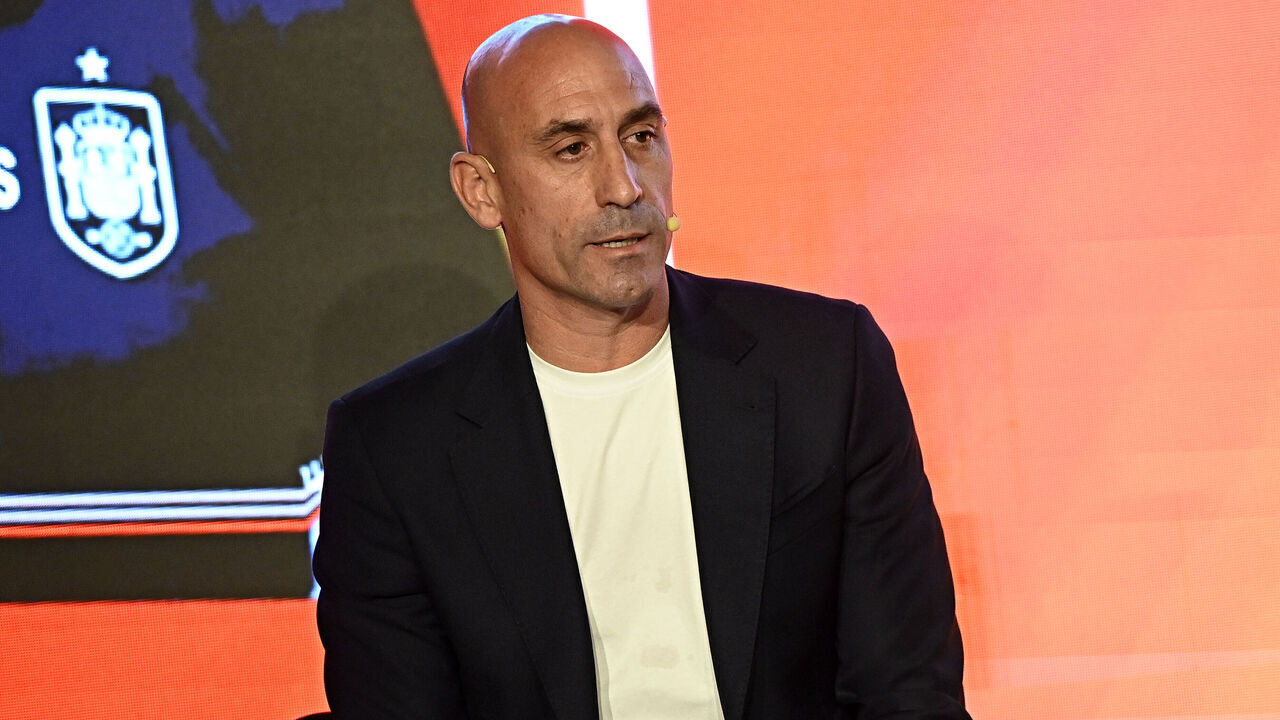 MADRID, SPAIN - NOVEMBER 13: Luis Rubiales speaks during the presentation of "Matar a Rubiales"on November 13, 2025, in Madrid, Spain. The former president of the RFEF presents his book "Matar a Rubiales" in which he tells his version of events about the non-consensual kiss to Jenni Hermoso.