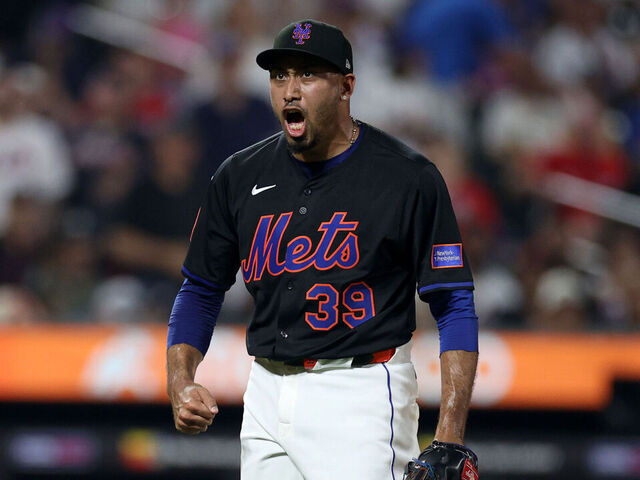 NEW YORK, NEW YORK - JUNE 23: Edwin Diaz #39 of the New York Mets reacts against the Atlanta Braves in the ninth inning at Citi Field on June 23, 2025 in New York City.