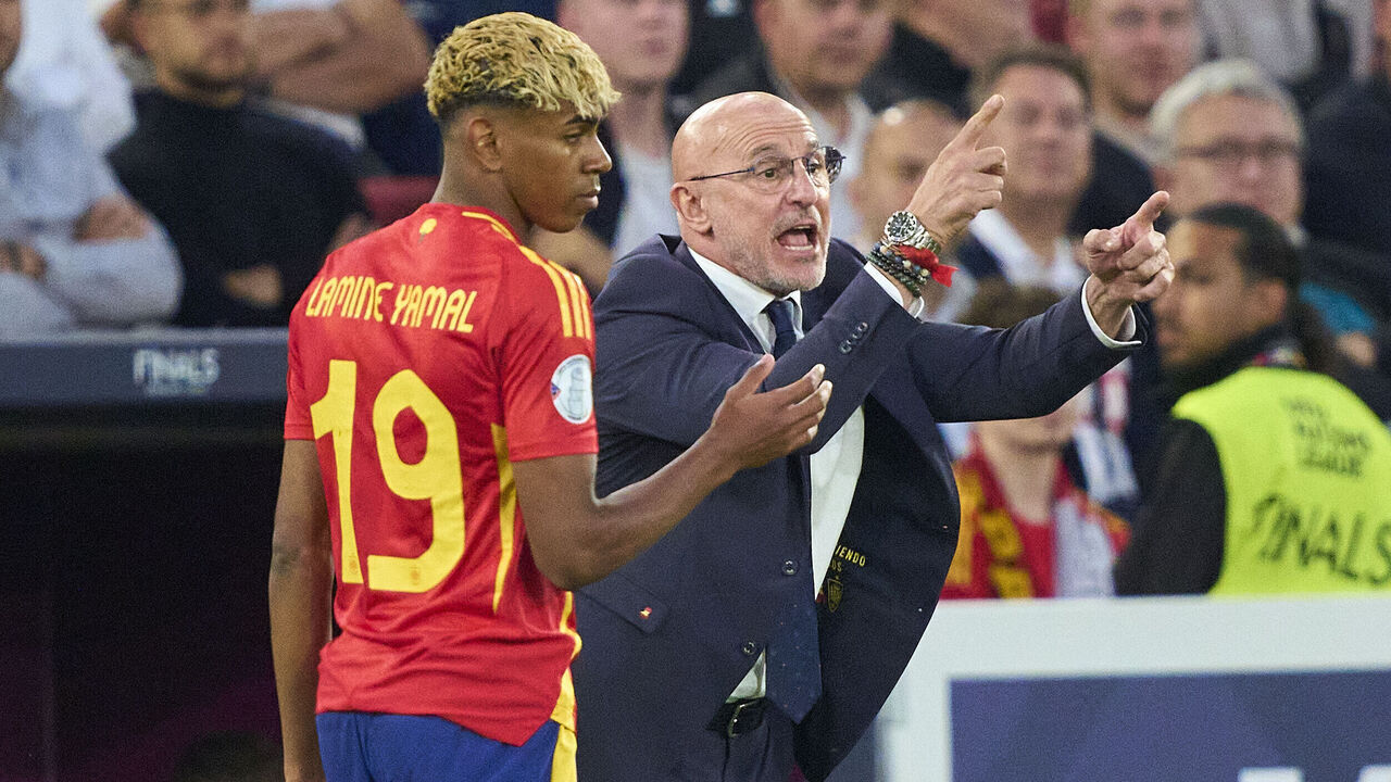 STUTTGART, GERMANY - JUNE 5: Luis de la Fuente head coach of Spain with Lamine Yamal #19 of Spain during the UEFA Nations League 2025 semifinal match between Spain and France at Stuttgart Arena on June 5, 2025 in Stuttgart, Germany.