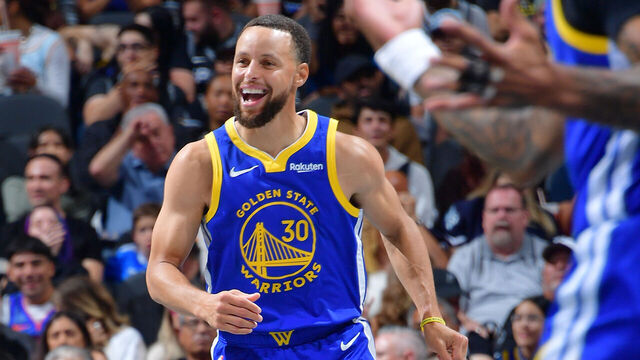 SAN ANTONIO, TX - NOVEMBER 14: Stephen Curry #30 of the Golden State Warriors smiles during the game against the San Antonio Spurs during the 2025-26 Emirates Cup on November 14, 2025 at the Frost Bank Center in San Antonio, Texas. Mandatory Copyright Notice: Copyright 2025 NBAE (Photos by Michael Gonzales/NBAE via Getty Images)