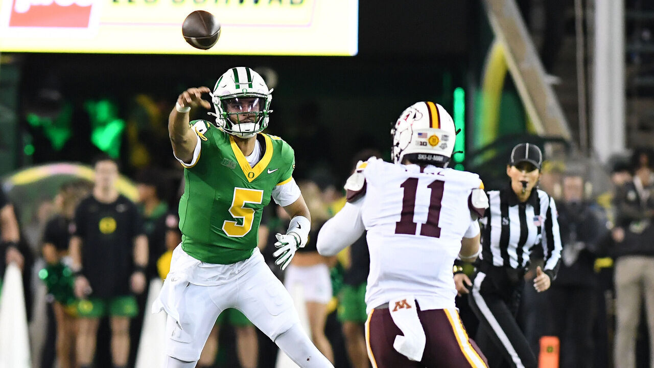 EUGENE, OR - NOVEMBER 14: Oregon Ducks quarterback Dante Moore (5) throws on the run against Minnesota Golden Gophers defensive lineman Karter Menz (11) during a college football game between the Minnesota Golden Gophers and the Oregon Ducks on November 14, 2025, at Autzen Stadium in Eugene, Oregon.