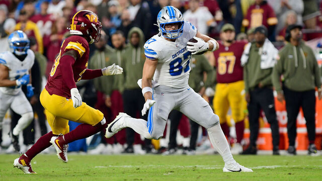 LANDOVER, MD - NOVEMBER 09: Lions tight end Sam LaPorta (87) runs after a catch during the Detroit Lions versus Washington Commanders National Football League game at Northwest Stadium on November 9, 2025 in Landover, MD.