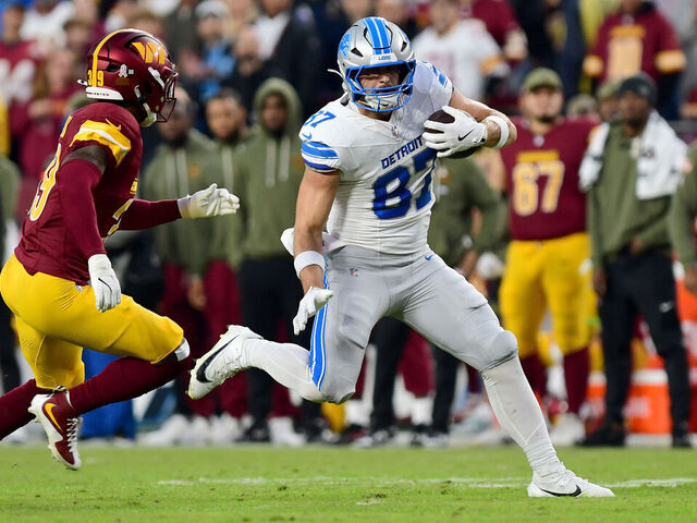 LANDOVER, MD - NOVEMBER 09: Lions tight end Sam LaPorta (87) runs after a catch during the Detroit Lions versus Washington Commanders National Football League game at Northwest Stadium on November 9, 2025 in Landover, MD.