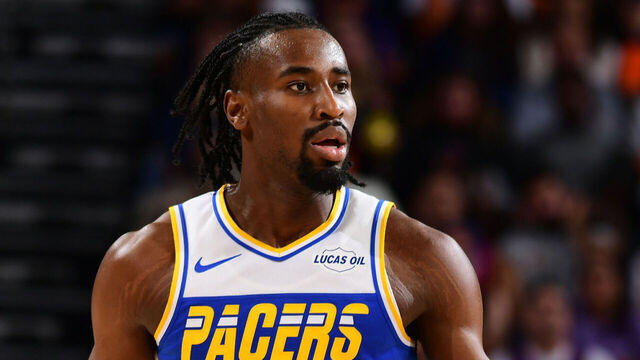 PHOENIX, AZ - NOVEMBER 13: Aaron Nesmith #23 of the Indiana Pacers dribbles the ball during the game against the Phoenix Suns on November 13, 2025 at PHX Arena in Phoenix, Arizona. Mandatory Copyright Notice: Copyright 2025 NBAE