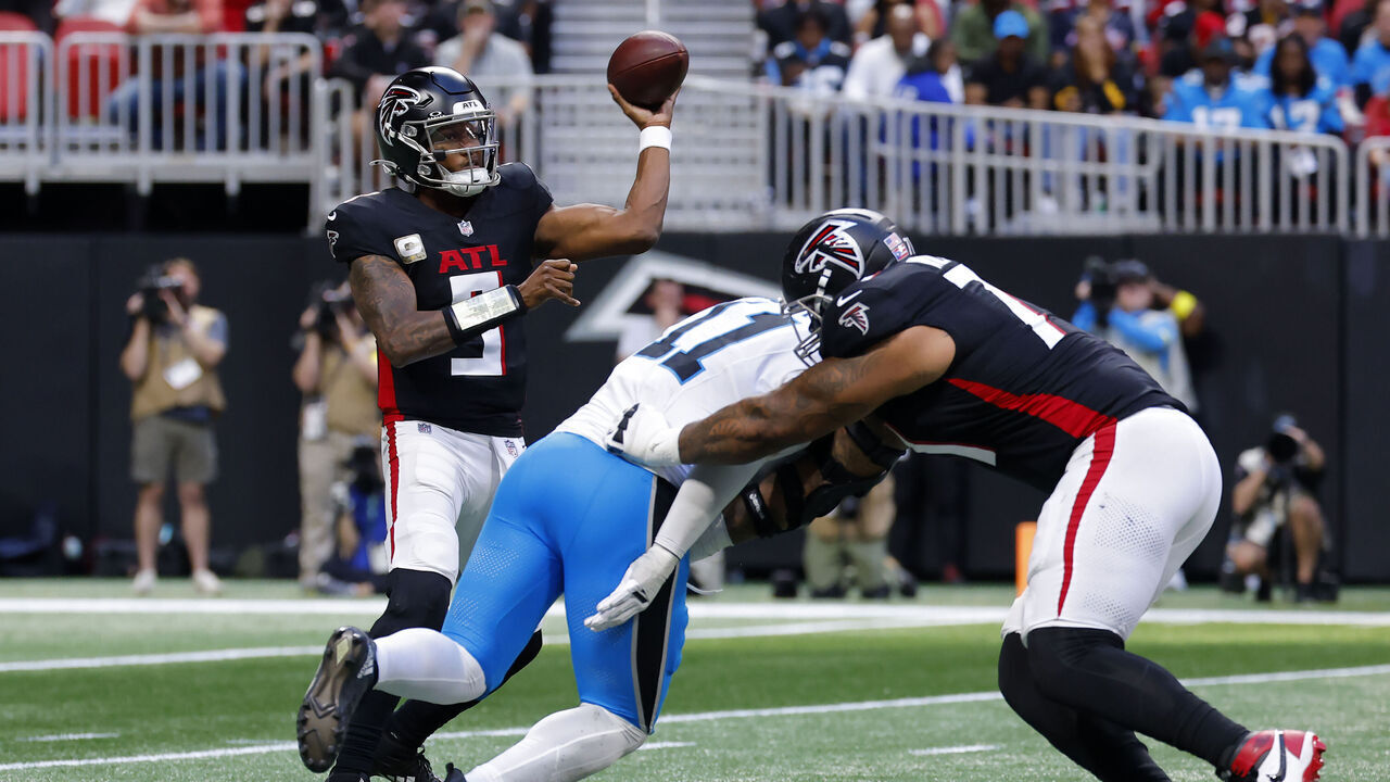 ATLANTA, GEORGIA - NOVEMBER 16: Michael Penix Jr. #9 of the Atlanta Falcons throws a pass during the third quarter against the Carolina Panthers at Mercedes-Benz Stadium on November 16, 2025 in Atlanta, Georgia.