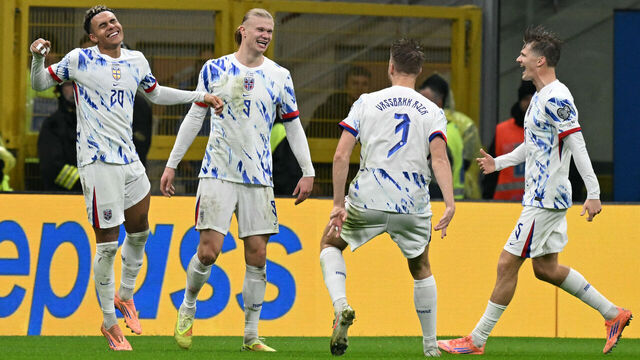 Norway's captain #09 Erling Braut Haaland celebrates scoring his team's second goal with teammates during the FIFA World Cup 2026 European qualification football match between Italy and Norway, at the San Siro Stadium, in Milan, on November 16, 2025.