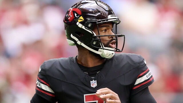 GLENDALE, ARIZONA - NOVEMBER 16: Jacoby Brissett #7 of the Arizona Cardinals looks to pass the ball against the San Francisco 49ers during the first quarter at State Farm Stadium on November 16, 2025 in Glendale, Arizona.