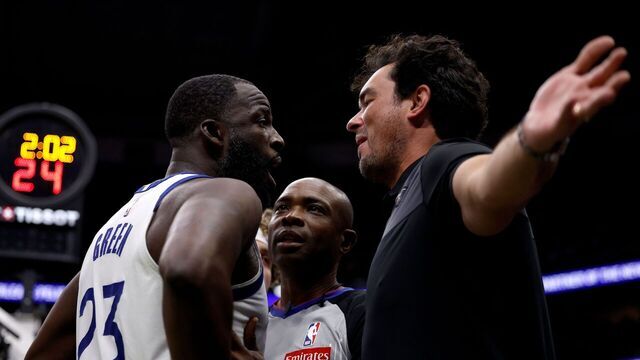 NEW ORLEANS, LOUISIANA - NOVEMBER 16: Draymond Green #23 of the Golden State Warriors gets into a verbal altercation with a fan during the second quarter of an NBA game against the New Orleans Pelicans at Smoothie King Center on November 16, 2025 in New Orleans, Louisiana.