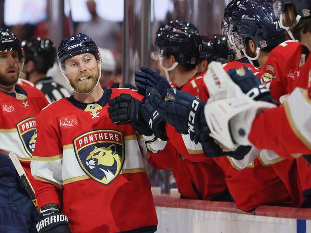 SUNRISE, FLORIDA - NOVEMBER 17: Sam Bennett #9 of the Florida Panthers (l) celebrates his third period goal against the Vancouver Canucks at Amerant Bank Arena on November 17, 2025 in Sunrise, Florida.