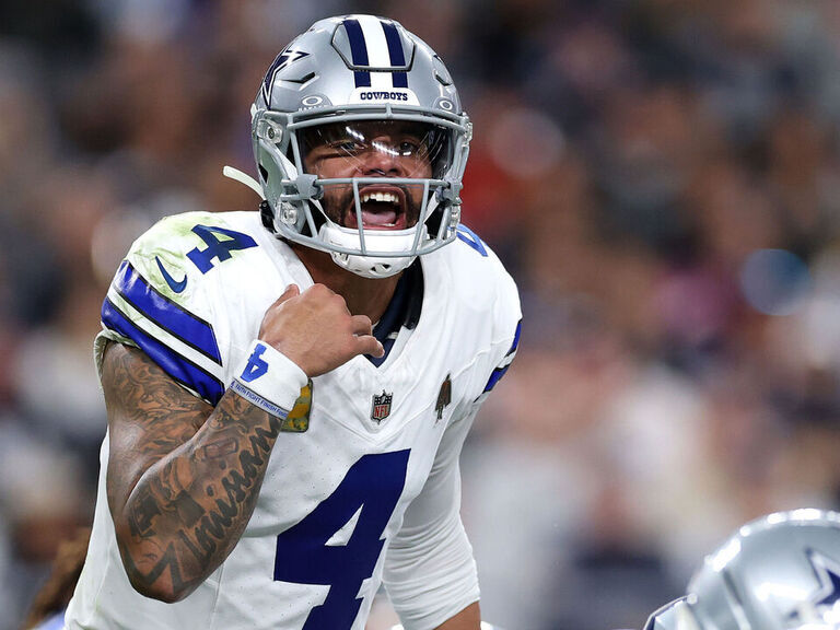 Cowboys honor Kneeland, defeat Raiders on MNF with Dak's 4 TDs