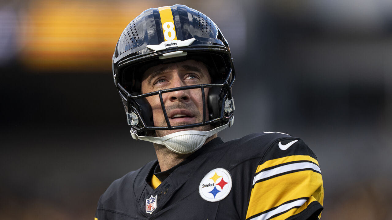 PITTSBURGH, PENNSYLVANIA - NOVEMBER 16: Aaron Rodgers #8 of the Pittsburgh Steelers looks on during an NFL football game against the Cincinnati Bengals at Acrisure Stadium on November 16, 2025 in Pittsburgh, Pennsylvania.