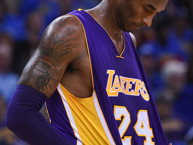VIDEO: Kobe Bryant airballs horrible 3-point attempt