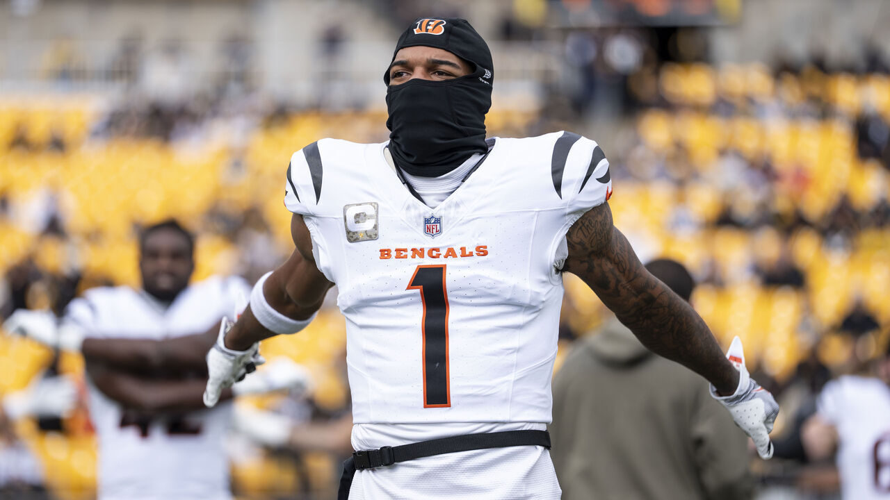 PITTSBURGH, PENNSYLVANIA - NOVEMBER 16: Ja'Marr Chase #1 of the Cincinnati Bengals stretches during an NFL football game against the Pittsburgh Steelers at Acrisure Stadium on November 16, 2025 in Pittsburgh, Pennsylvania.