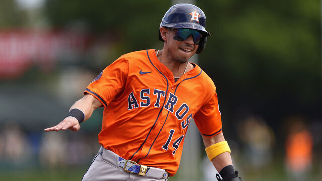 SACRAMENTO, CALIFORNIA - SEPTEMBER 25: Mauricio Dubón #14 of the Houston Astros runs the bases against the Athletics in the top of the third inning of a major league baseball game at Sutter Health Park on September 25, 2025 in Sacramento, California.