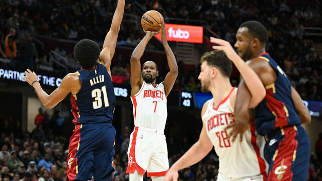 CLEVELAND, OHIO - NOVEMBER 19: Kevin Durant #7 of the Houston Rockets shoots a three-point basket during the second half against the Cleveland Cavaliers at Rocket Arena on November 19, 2025 in Cleveland, Ohio.