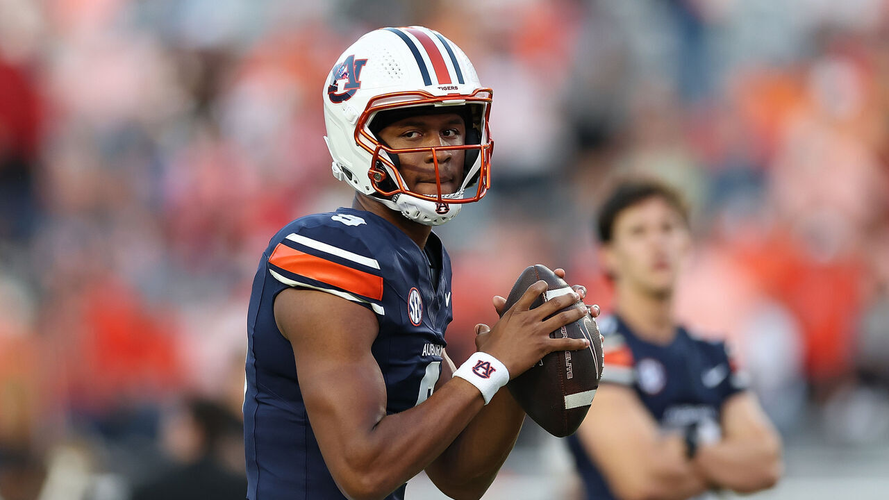 AUBURN, ALABAMA - OCTOBER 11: Deuce Knight #9 of the Auburn Tigers warms up prior to facing the Georgia Bulldogs at Jordan-Hare Stadium on October 11, 2025 in Auburn, Alabama.
