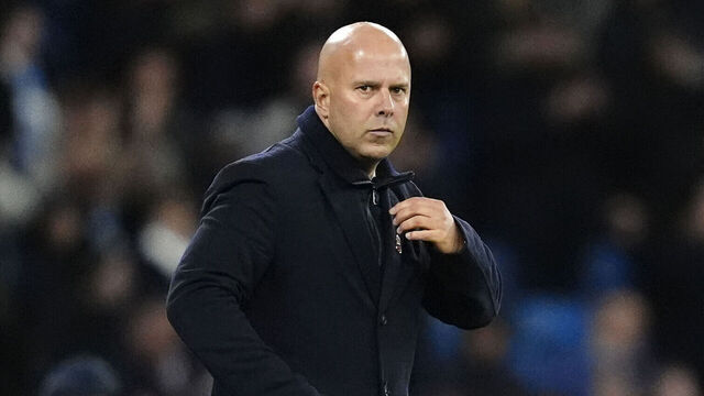 Liverpool manager Arne Slot looks on during the Premier League match at Etihad Stadium, Manchester. Picture date: Sunday November 9, 2025.