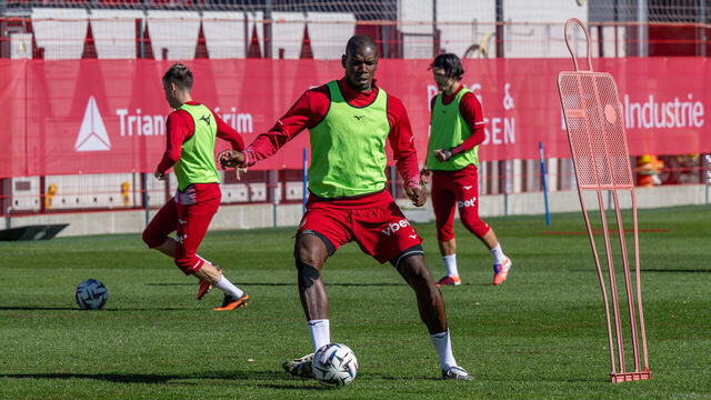 LA TURBIE, FRANCE - 2025/10/24: French player Paul Pogba, with teammates Takumi Minamino (R) and Aleksandr Golovin, are seen during collective team training in AS Monaco Football Club training center. AS Monaco next french championship Ligue 1 McDonald game will take place on october 22 versus Toulouse FC in Stade Louis II in Monaco. It is said Paul Pogba will not participate and he needs three weeks more training.