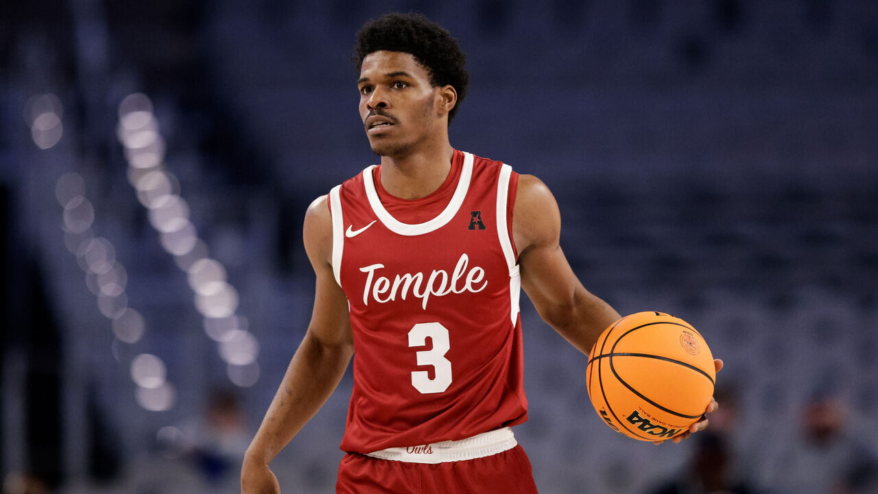 FORT WORTH, TX - MARCH 16: Hysier Miller #3 of the Temple Owls sets up the offense during the AAC Men's Basketball Championship - Semifinal game between Temple Owls and FAU Owls at Dickies Arena on March 16, 2024 in Fort Worth, Texas.