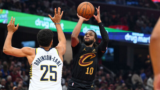 CLEVELAND, OHIO - NOVEMBER 21: Darius Garland #10 of the Cleveland Cavaliers shoots over Jeremiah Robinson-Earl #25 of the Indiana Pacers during the second quarter at Rocket Arena on November 21, 2025 in Cleveland, Ohio.