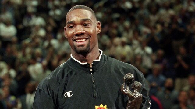 2 May 2000: Rodney Rogers #54 of the Phoenix Suns recieves his sixth Man Award during the NBA Western Conference Playoffs Round One Game against the San Antonio Spurs at American West Arena in Phoenix, Arizona. The Suns defeated the Spurs 89-78. NOTE TO USER: It is expressly understood that the only rights Allsport are offering to license in this Photograph are one-time, non-exclusive editorial rights. No advertising or commercial uses of any kind may be made of Allsport photos. User acknowledges that it is aware that Allsport is an editorial sports agency and that NO RELEASES OF ANY TYPE ARE OBTAINED from the subjects contained in the photographs.Mandatory Credit: Tom Hauck /Allsport