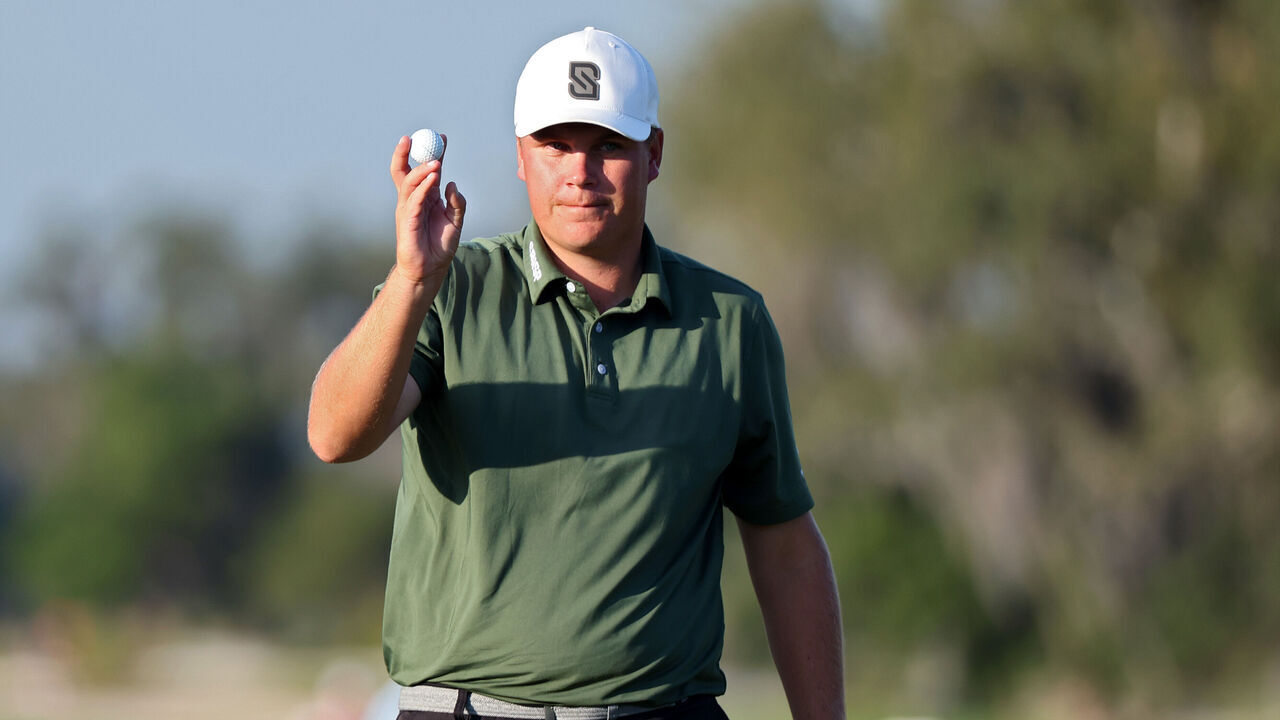 ST SIMONS ISLAND, GEORGIA - NOVEMBER 22: Sami Valimaki of Finland acknowledges the crowd on the 18th green during the third round of The RSM Classic 2025 at Sea Island Resort on November 22, 2025 in St Simons Island, Georgia.
