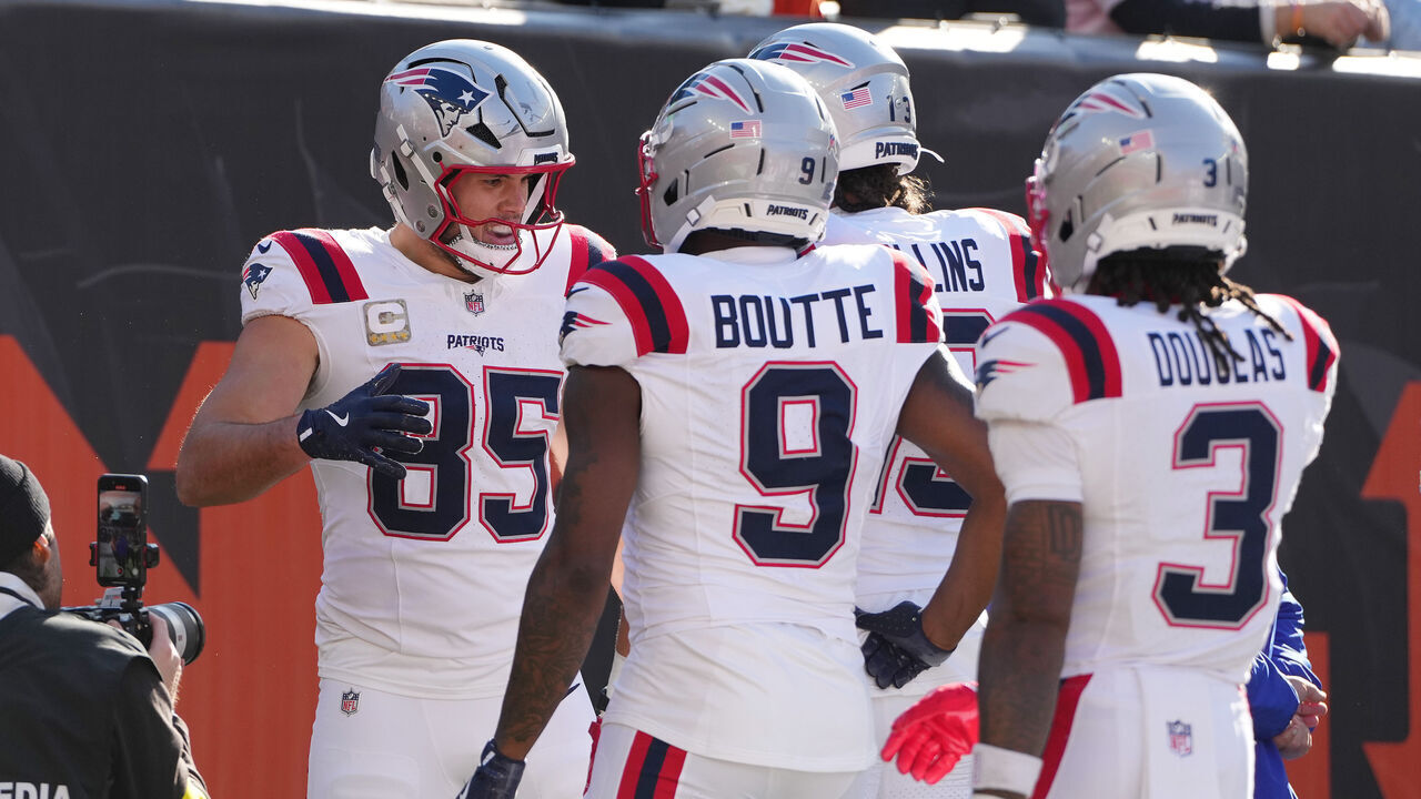 Patriots claw past Bengals, run winning streak to 9 | theScore.com