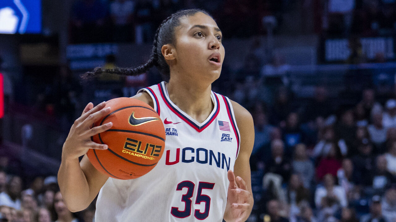 STORRS, CONNECTICUT - NOVEMBER 09: Azzi Fudd #35 of the Connecticut Huskies plays against the Florida State Seminoles during the first half of an NCAA women's basketball game at Harry A. Gampel Pavilion on November 09, 2025 in Storrs, Connecticut.