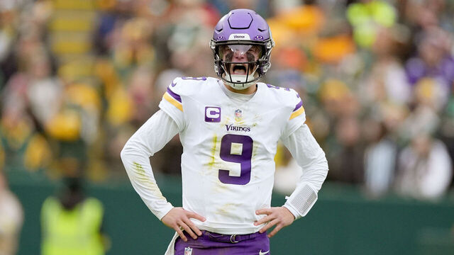 GREEN BAY, WI. - NOVEMBER 2025: Minnesota Vikings quarterback J.J. McCarthy (9) reacts during the first possession in the first quarter against the Green Bay Packers on Sunday, November 23, 2025 at Lambeau Field in Green Bay, Wis.