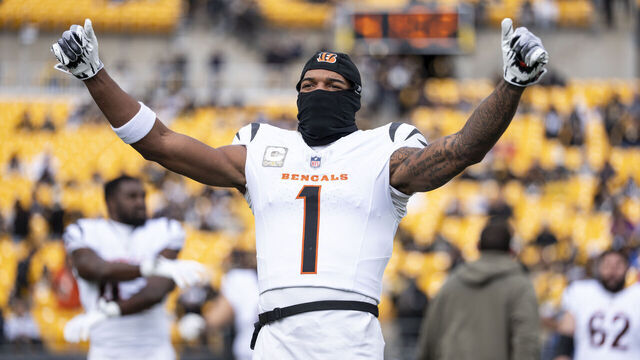 PITTSBURGH, PENNSYLVANIA - NOVEMBER 16: Ja'Marr Chase #1 of the Cincinnati Bengals stretches during an NFL football game against the Pittsburgh Steelers at Acrisure Stadium on November 16, 2025 in Pittsburgh, Pennsylvania.