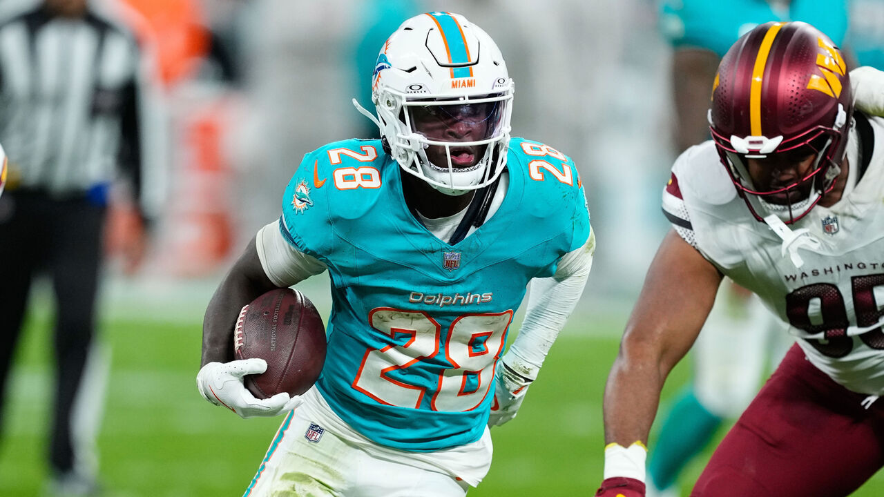 MADRID, SPAIN - NOVEMBER 16: De'Von Achane of the Miami Dolphins runs with the ball during the National Football League (NFL) 2025 Madrid Game, match played between Miami Dolphins and Washington Commanders at Bernabeu stadium on November 16, 2025, in Madrid, Spain.