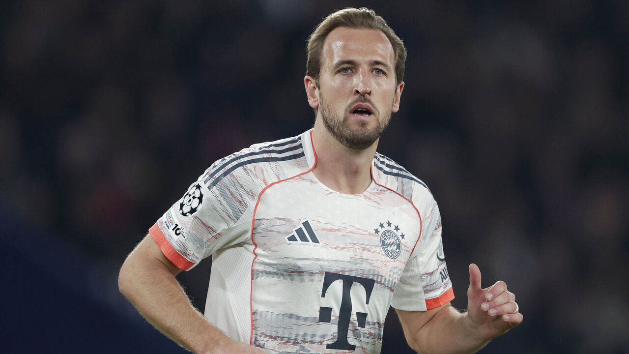 PARIS, FRANCE - NOVEMBER 4: Harry Kane of Bayern Munchen during the UEFA Champions League match between Paris Saint Germain v Bayern Munchen at the Parc des Princes on November 4, 2025 in Paris France