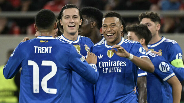 Real Madrid's French forward #10 Kylian Mbappe (C-R) celebrates with teammates after scoring his team's second goal during the UEFA Champions League, league phase - matchday 5, football match between Olympiakos (GRE) and Real Madrid (ESP) at the Georgios Karaiskakis Stadium in Piraeus on November 26, 2025.
