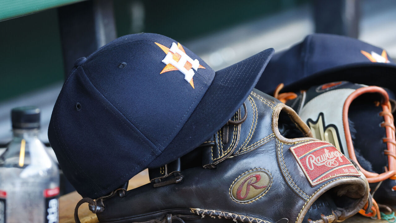 PITTSBURGH, PA - JUNE 03: A New Era Houston Astros baseball hat is seen during the game against the Pittsburgh Pirates at PNC Park on June 3, 2025 in Pittsburgh, Pennsylvania.