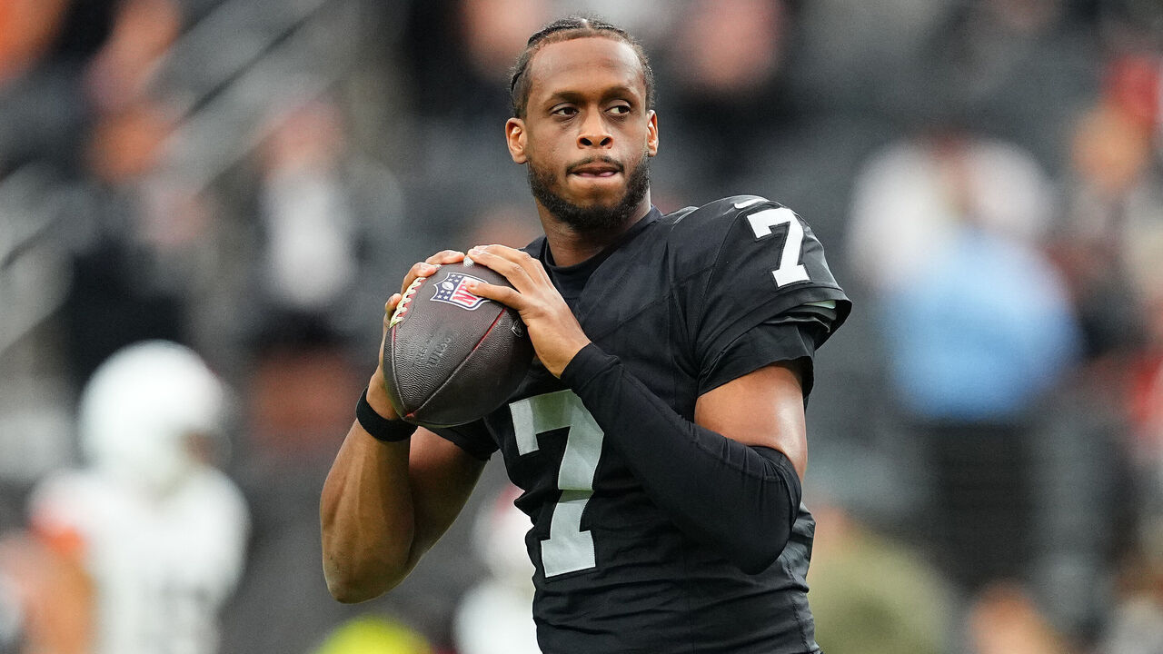 LAS VEGAS, NEVADA - NOVEMBER 23: Geno Smith #7 of the Las Vegas Raiders warms up before the game against the Cleveland Browns at Allegiant Stadium on November 23, 2025 in Las Vegas, Nevada.
