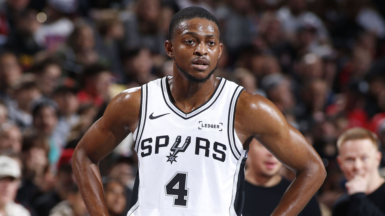 PORTLAND, OR - NOVEMBER 26: De'Aaron Fox #4 of the San Antonio Spurs during the game against the Portland Trail Blazers during the 2025-26 NBA Emirates Cup on November 22, 2025 at the Moda Center Arena in Portland, Oregon. Mandatory Copyright Notice: Copyright 2025 NBAE