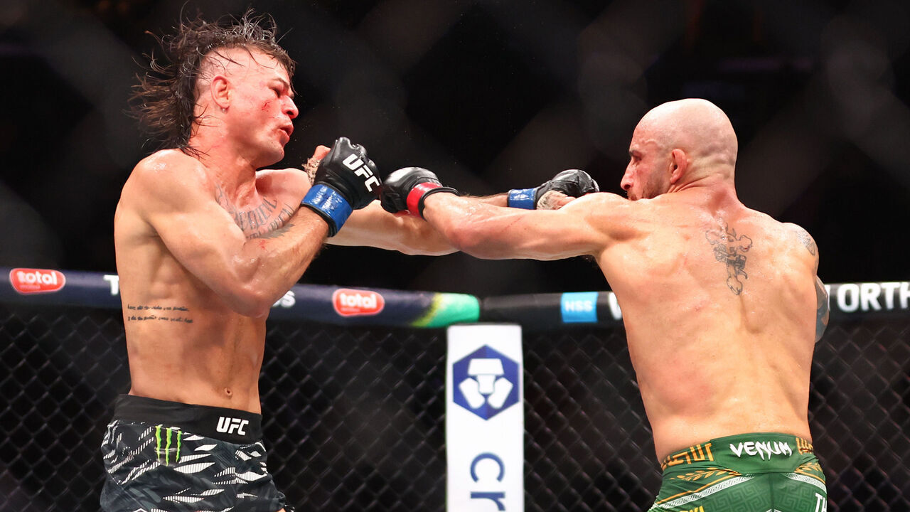 MIAMI, FLORIDA - APRIL 12: Diego Lopes of Brazil (L) fights Alexander Volkanovski of Australia in a featherweight title fight during UFC 314 at Kaseya Center on April 12, 2025 in Miami, Florida.