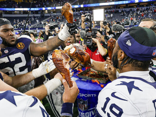 ARLINGTON, TX - NOVEMBER 27: The Dallas Cowboys players celebrate eating a smoked turkey with CBS sideline reporter Tracy Wolfson after the game between the Dallas Cowboys and the Kansas City Chiefs on November 27, 2025 at AT&T Stadium in Arlington, Texas.