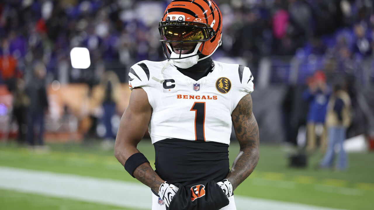 BALTIMORE, MARYLAND - NOVEMBER 27: Ja'Marr Chase #1 of the Cincinnati Bengals warms up prior to an NFL football game against the Baltimore Ravens at M&T Bank Stadium on November 27, 2025 in Baltimore, Maryland.