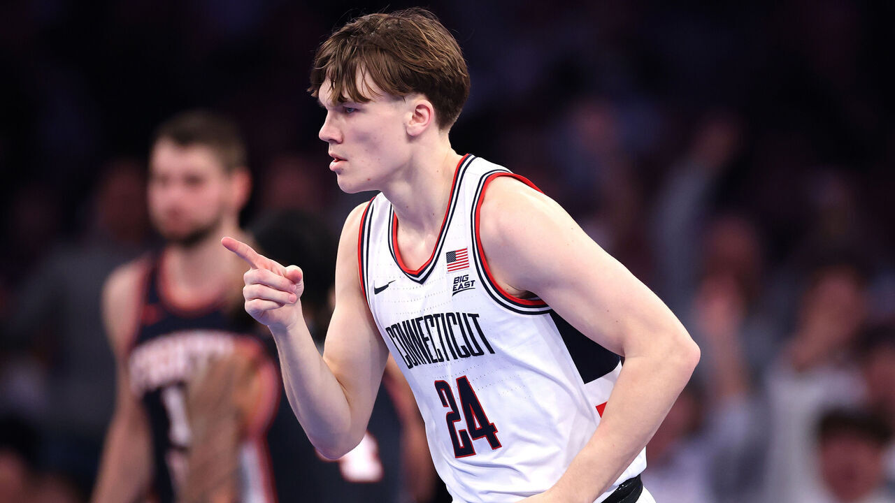 NEW YORK, NEW YORK - NOVEMBER 28: Braylon Mullins #24 of the UConn Huskies reacts during the second half of the SentinelOne Showdown against the Illinois Fighting Illini at Madison Square Garden on November 28, 2025 in New York City.