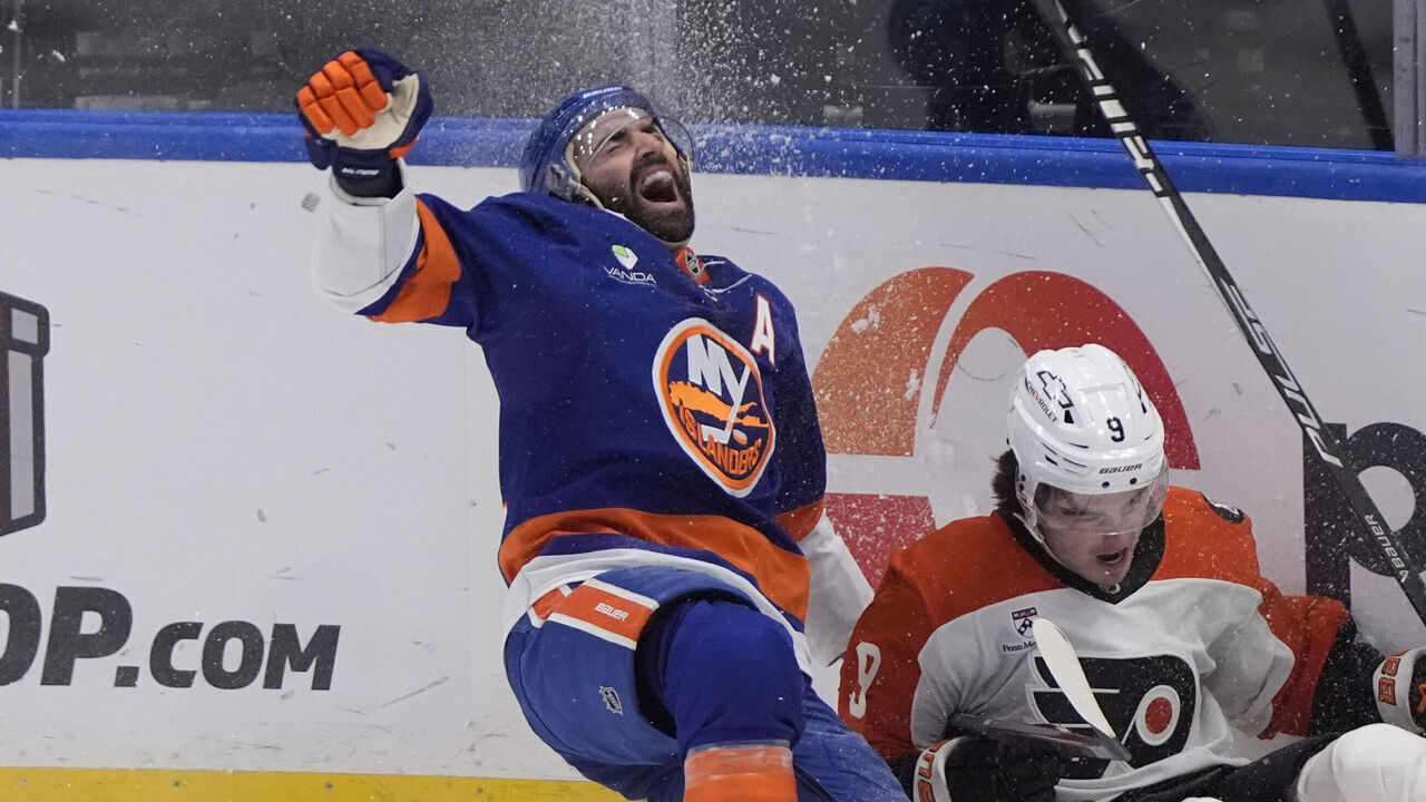 ELMONT, NY - NOVEMBER 28: New York Islanders Center Kyle Palmieri (21) and Philadelphia Flyers Defenseman Jamie Drysdale (9) collide on the ice during the second period of the National Hockey League game on November 28, 2025, at UBS Arena in Elmont, NY.