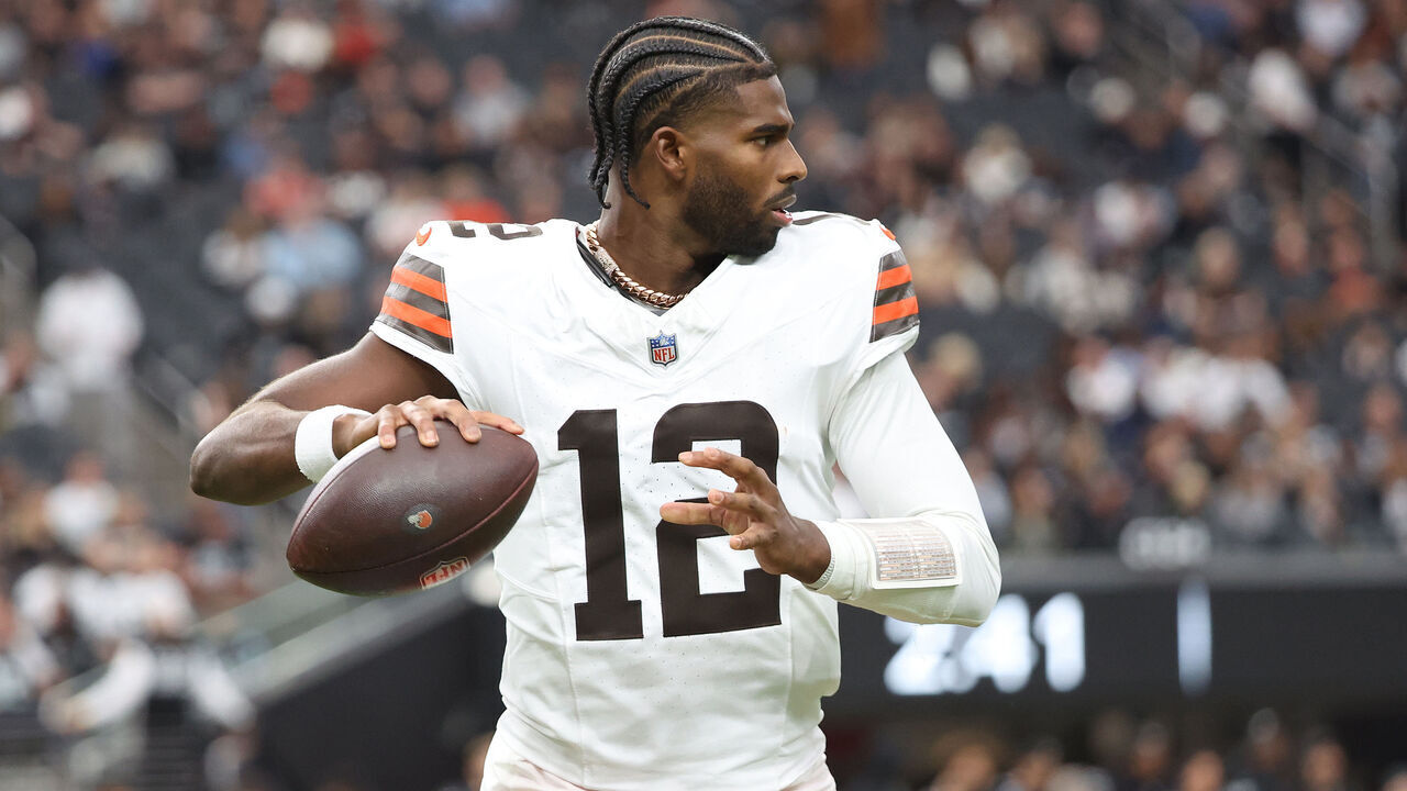 LAS VEGAS, NEVADA - NOVEMBER 23: Shedeur Sanders #12 of the Cleveland Browns warms up before the game against the Las Vegas Raiders at Allegiant Stadium on November 23, 2025 in Las Vegas, Nevada.