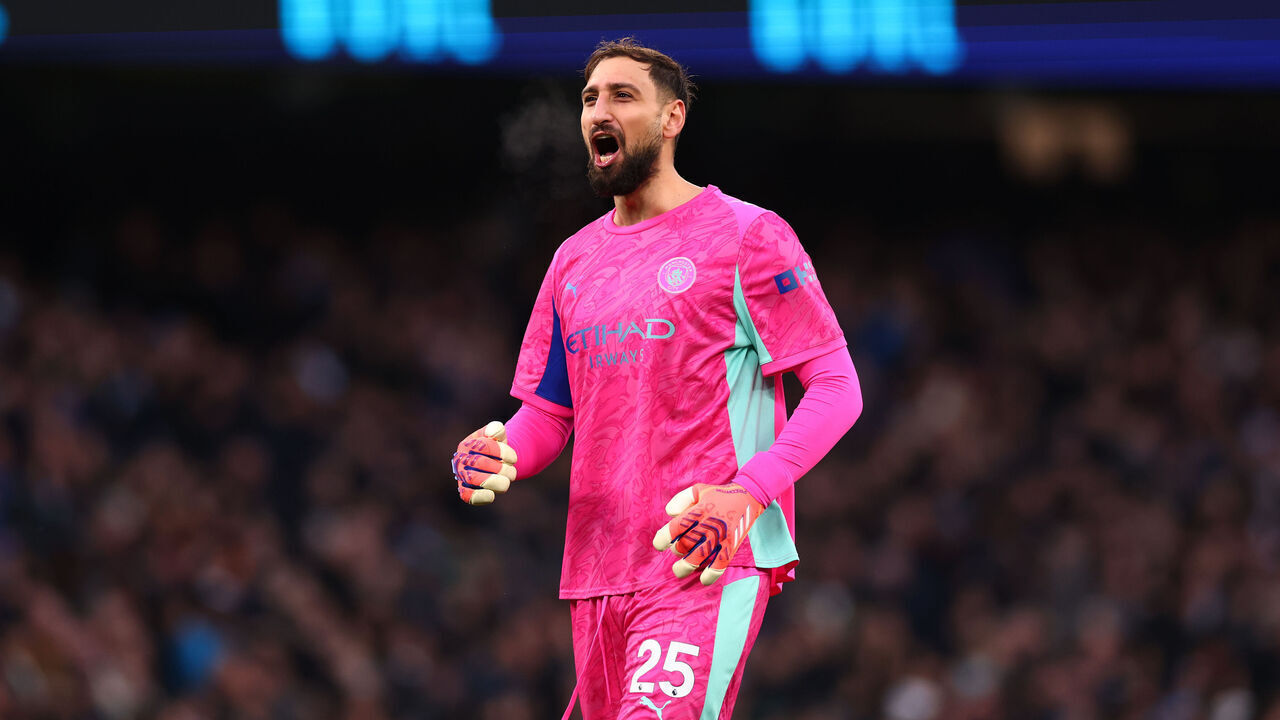 MANCHESTER, ENGLAND - NOVEMBER 29:Gianluigi Donnarumma of Manchester City celebrates the goal by Josko Gvardiol for 2-0 during the Premier League match between Manchester City and Leeds United at Etihad Stadium on November 29, 2025 in Manchester, England.