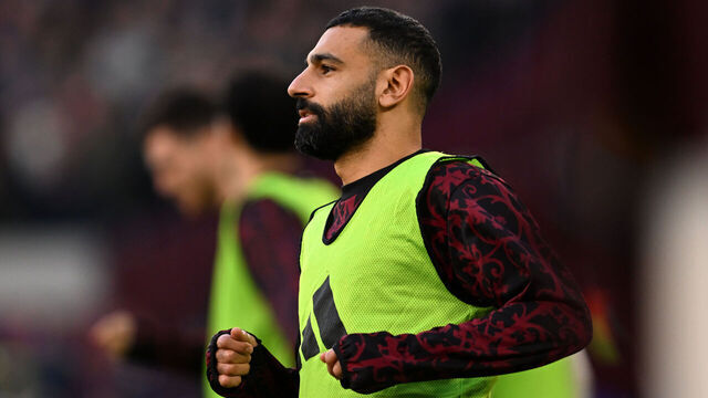 LONDON, ENGLAND - NOVEMBER 30: (THE SUN OUT, THE SUN ON SUNDAY OUT) Mohamed Salah of Liverpool warms up during the Premier League match between West Ham United and Liverpool at London Stadium on November 30, 2025 in London, England.