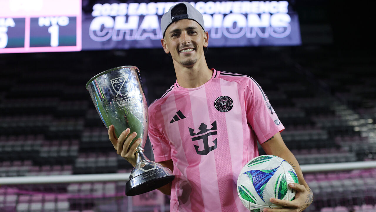 FORT LAUDERDALE, FLORIDA - NOVEMBER 29: Tadeo Allende #21 of Inter Miami CF celebrates with the trophy after winning the Audi 2025 MLS Cup eastern conference final match between Inter Miami CF and New York City FC at Chase Stadium on November 29, 2025 in Fort Lauderdale, Florida.