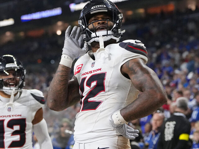 Texans' Collins agrees to adjusted 2-year deal