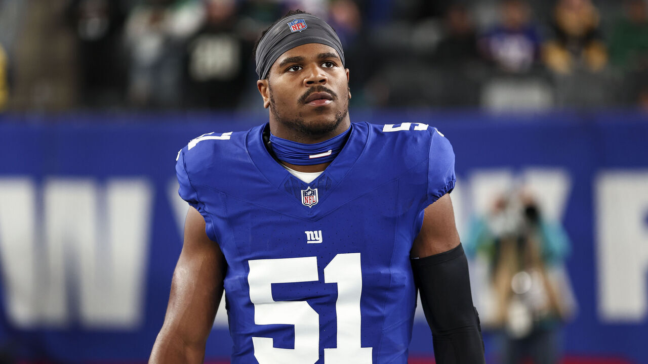 EAST RUTHERFORD, NEW JERSEY - OCTOBER 9: Abdul Carter #51 of the New York Giants warms up prior to an NFL football game against the Philadelphia Eagles at MetLife Stadium on October 9, 2025 in East Rutherford, New Jersey.
