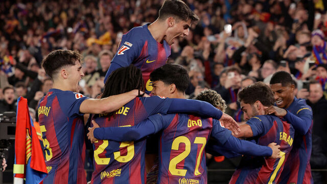 BARCELONA, SPAIN - DECEMBER 2: Ferran Torres of FC Barcelona celebrates the 3-1 with Pau Cubarsi of FC Barcelona, Jules Kounde of FC Barcelona, Fermin Lopez of FC Barcelona, Dro Fernandez of FC Barcelona, Lamine Yamal of FC Barcelona, Marcus Rashford of FC Barcelona during the LaLiga EA Sports match between FC Barcelona v Atletico Madrid at the Lluis Companys Olympic Stadium on December 2, 2025 in Barcelona Spain
