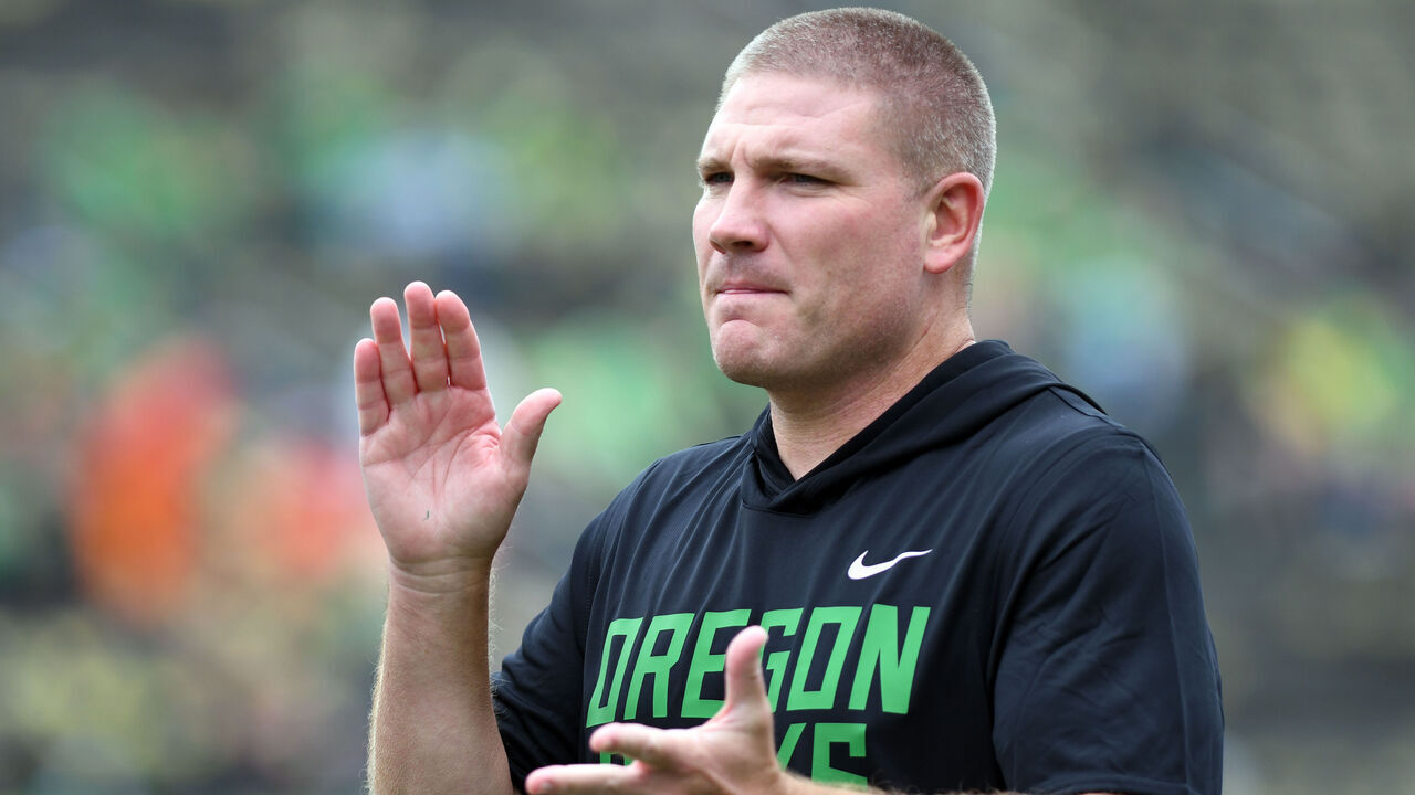 EUGENE, OR - SEPTEMBER 06: Oregon Ducks defensive coordinator and linebackers coach Tosh Lupoi coaches pregame drills during a college football game between the Oklahoma State Cowboys and the Oregon Ducks on September 6, 2025, at Autzen Stadium in Eugene, Oregon.