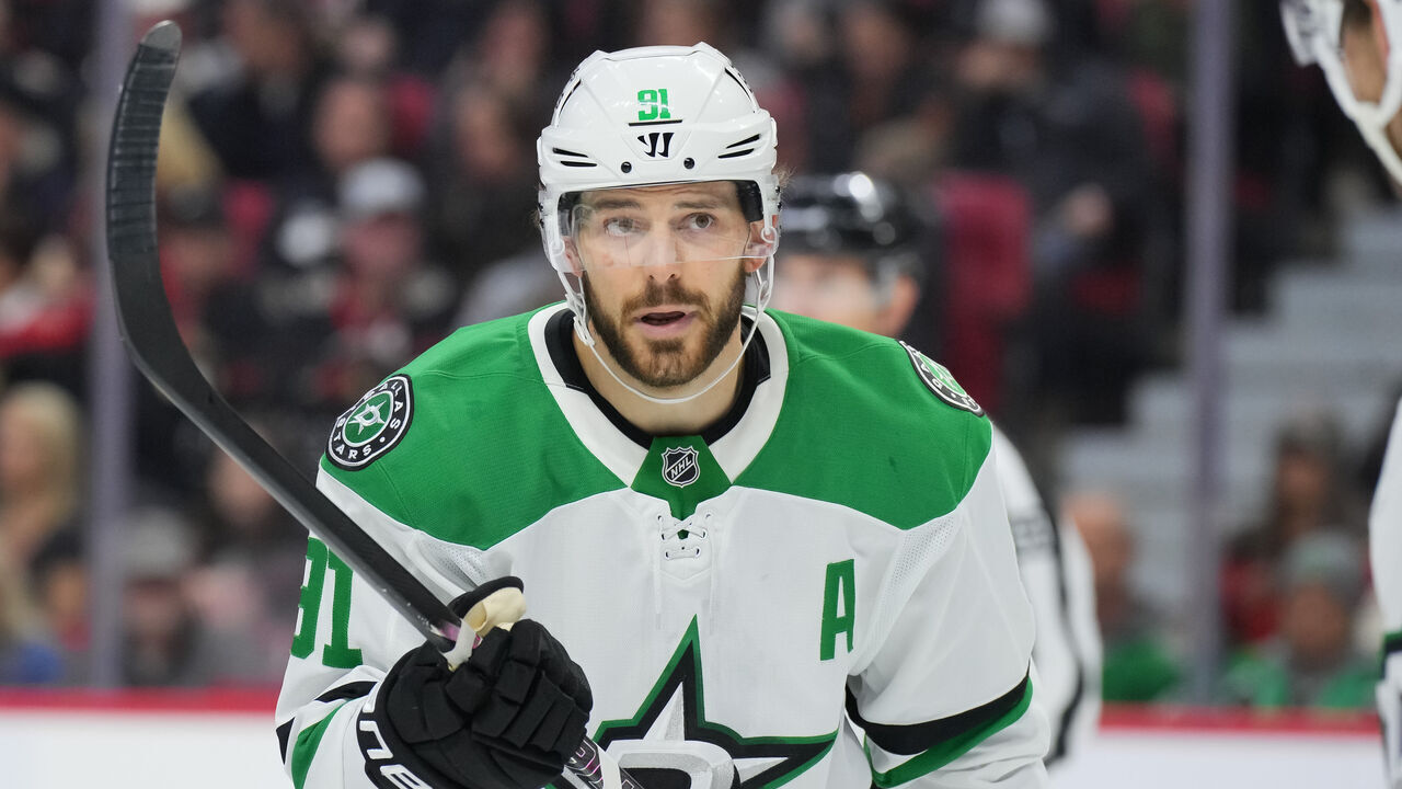 OTTAWA, CANADA - NOVEMBER 11: Tyler Seguin #91 of the Dallas Stars skates against the Ottawa Senators in the second period at Canadian Tire Centre on November 11, 2025 in Ottawa, Ontario, Canada.